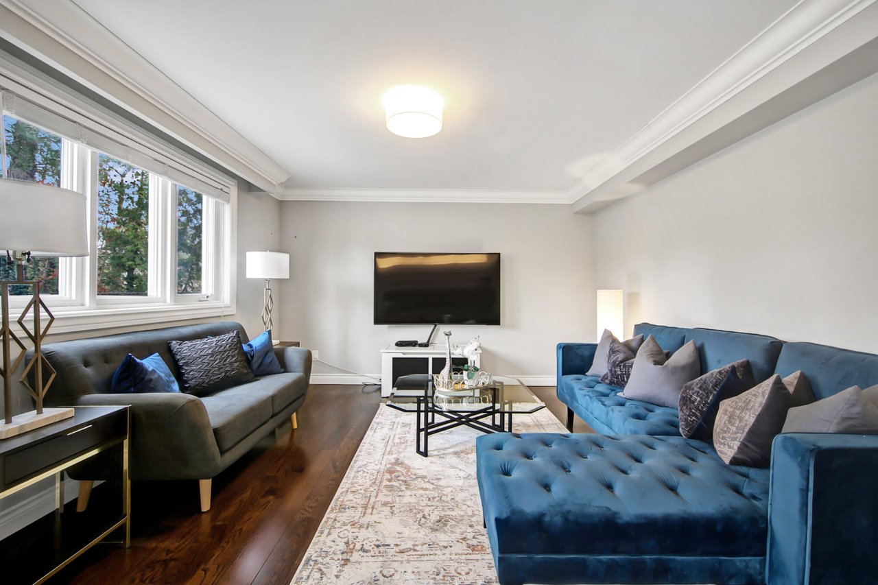 1274 Lorne Park Rd