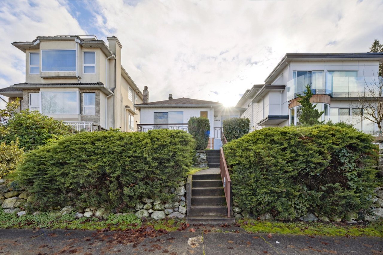 1376 E 35th Ave