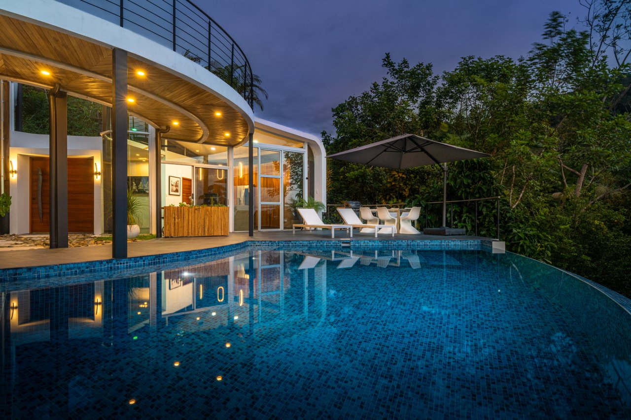 Solar Powered Glass Villa, Ojochal, Puntarenas