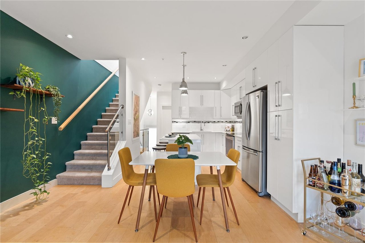 155-300 Phelps Ave
