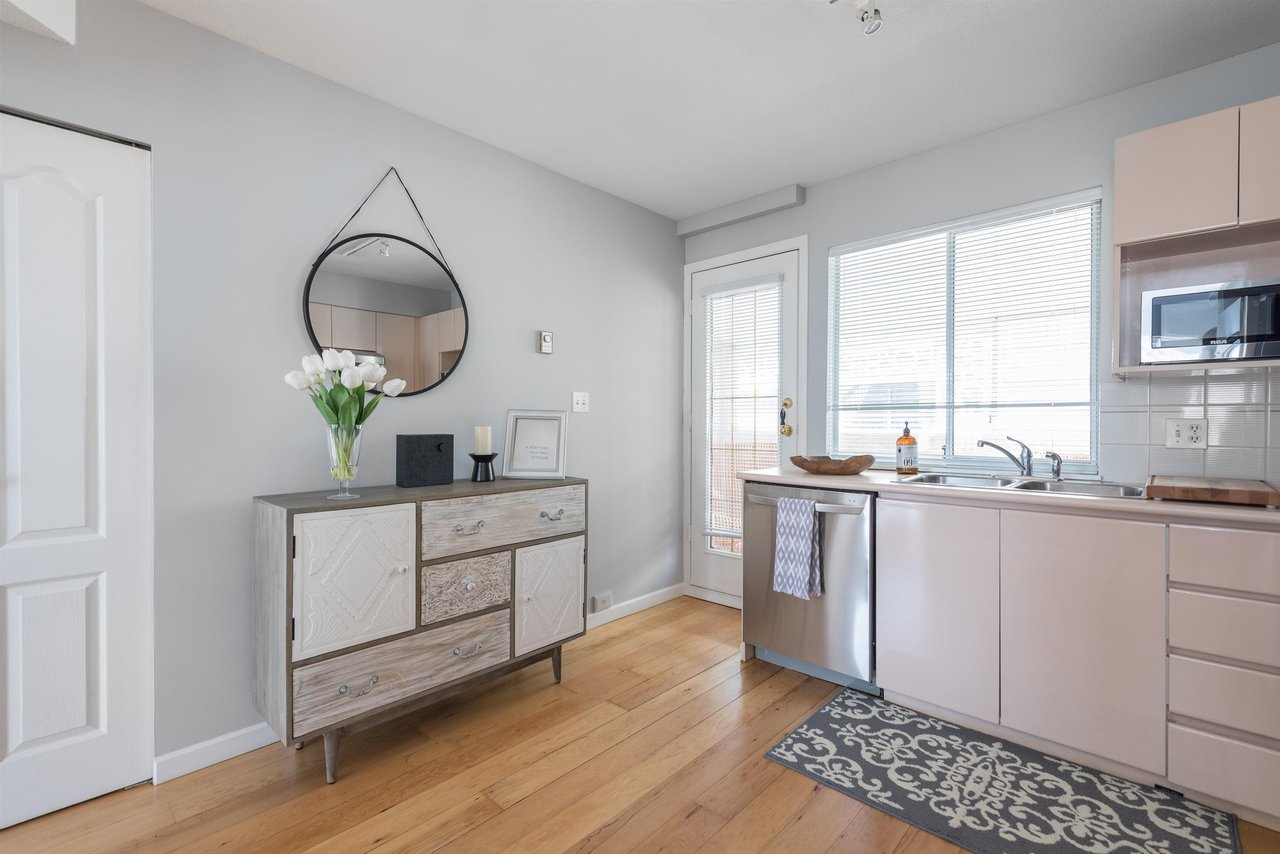 208-788 W 8th Ave