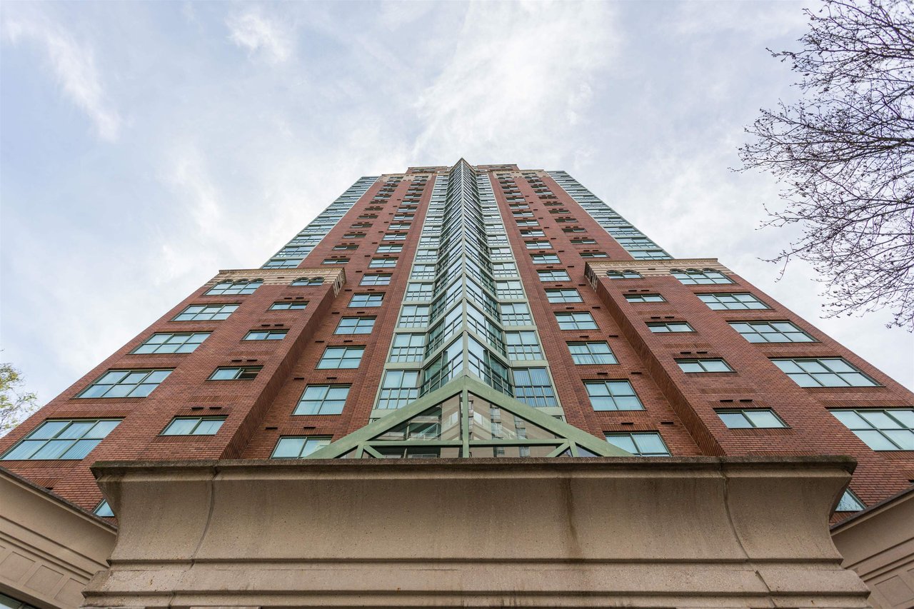 804-909 Burrard St