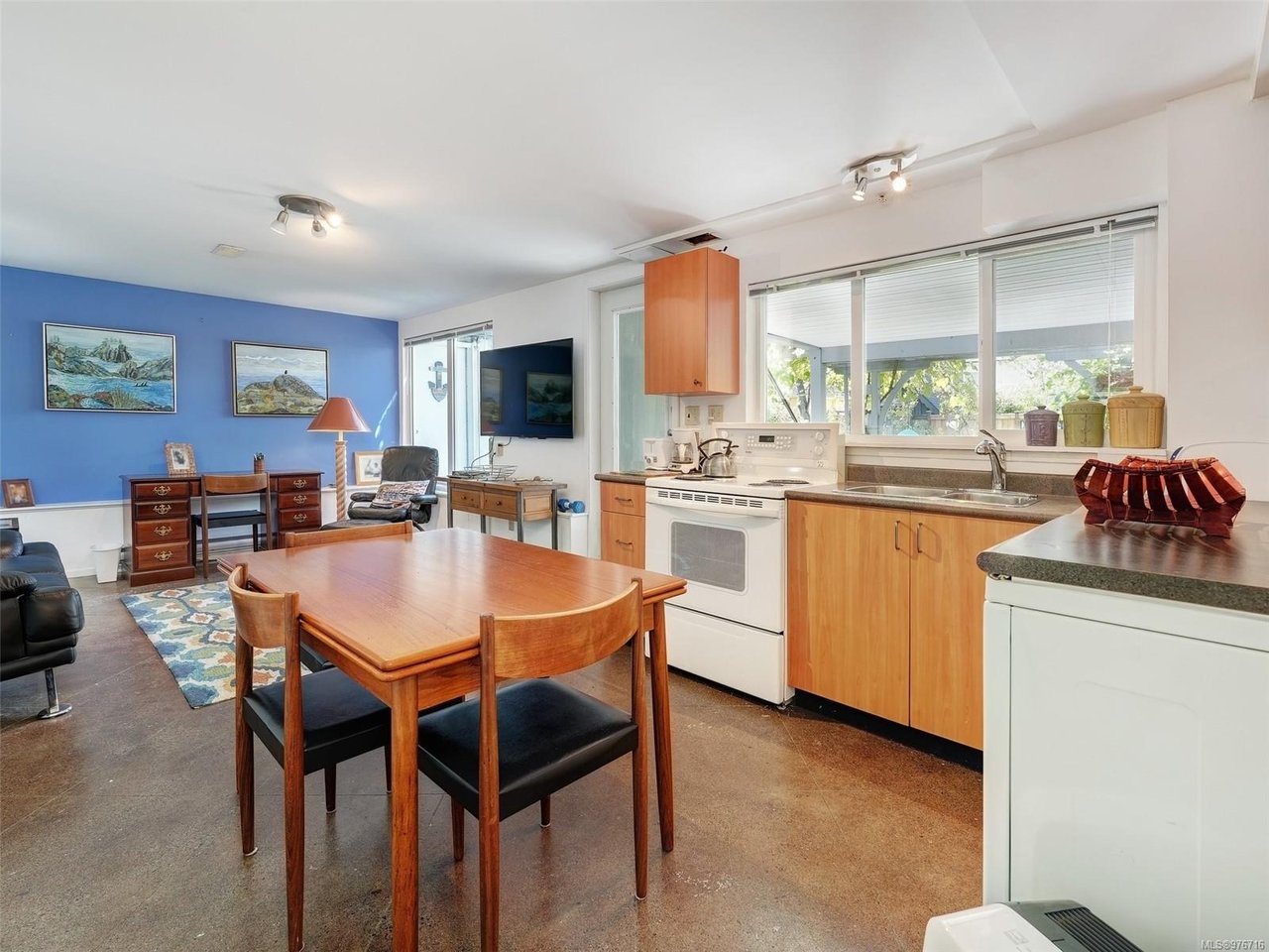 2105 Lorne Terr