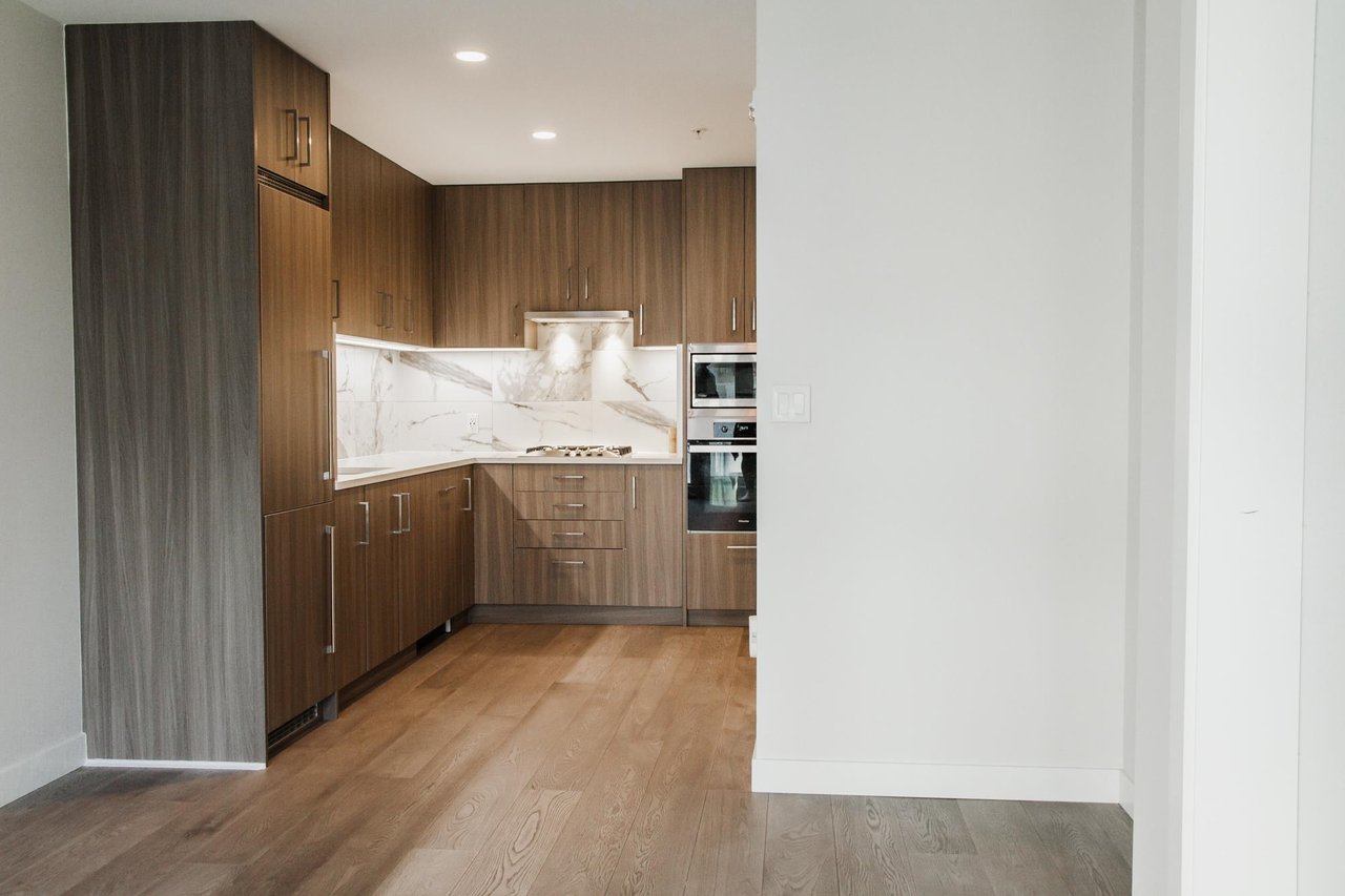 212-528 W King Edward Ave