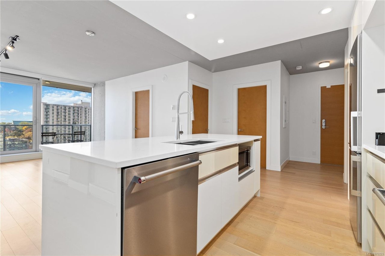 1101-989 Johnson St, Victoria