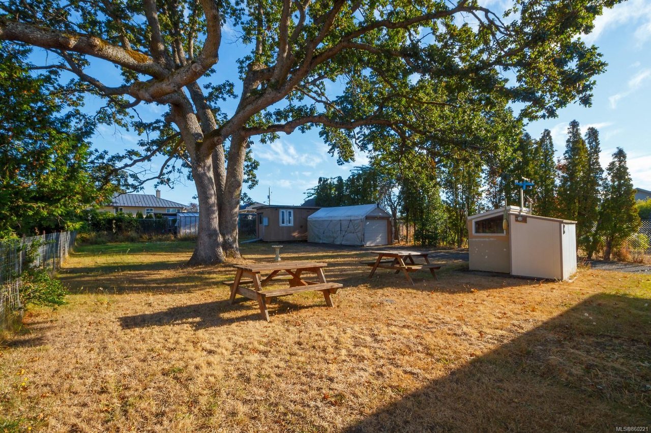 872 Old Esquimalt Rd