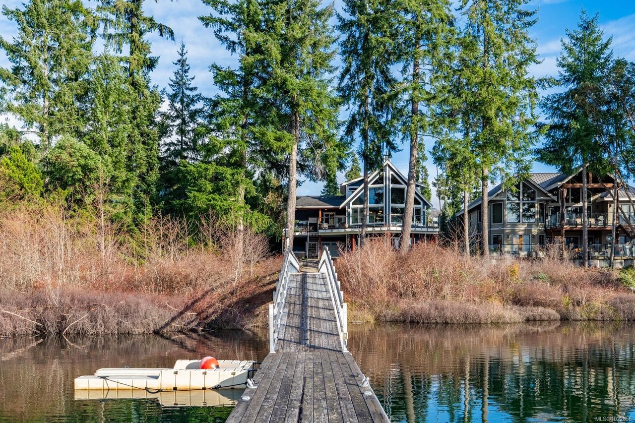 7364 Lakefront Dr, Lake Cowichan