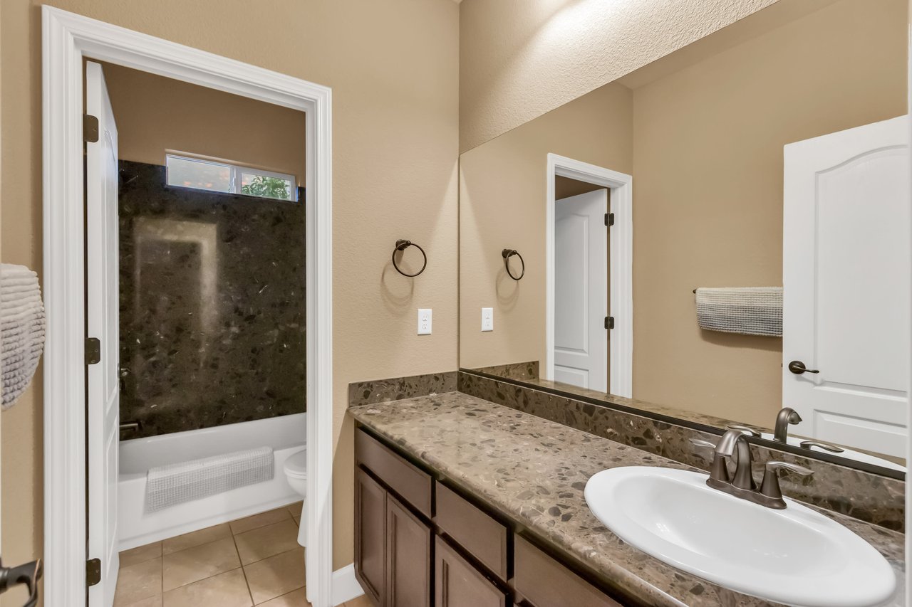 3123 Acorn Glen Way
