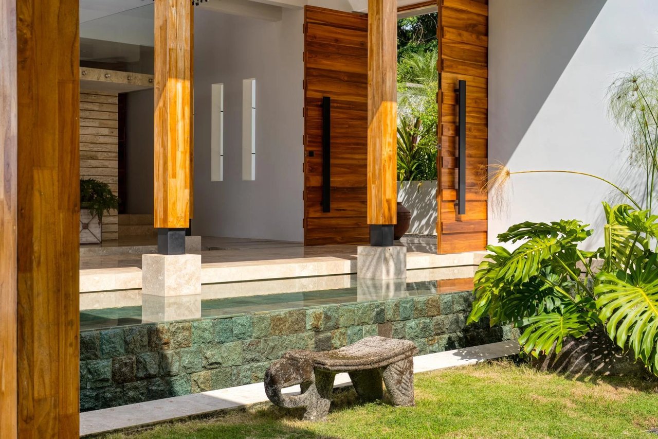 Contemporary Coastal Infinity Villa, Dominical, Puntarenas