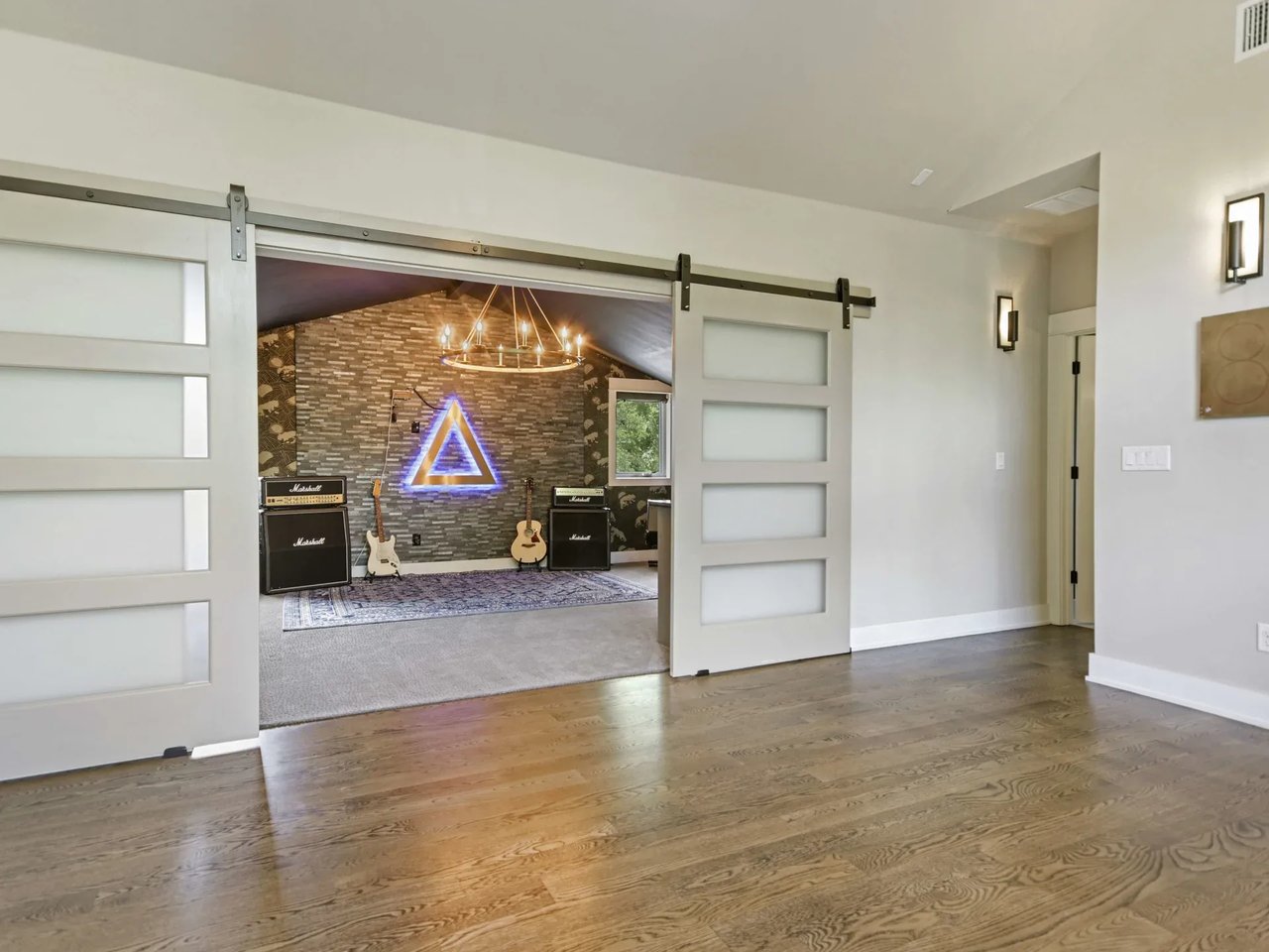 2212 Mountain View Rd