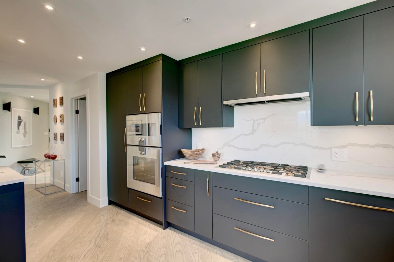 1402-1888 Alberni St