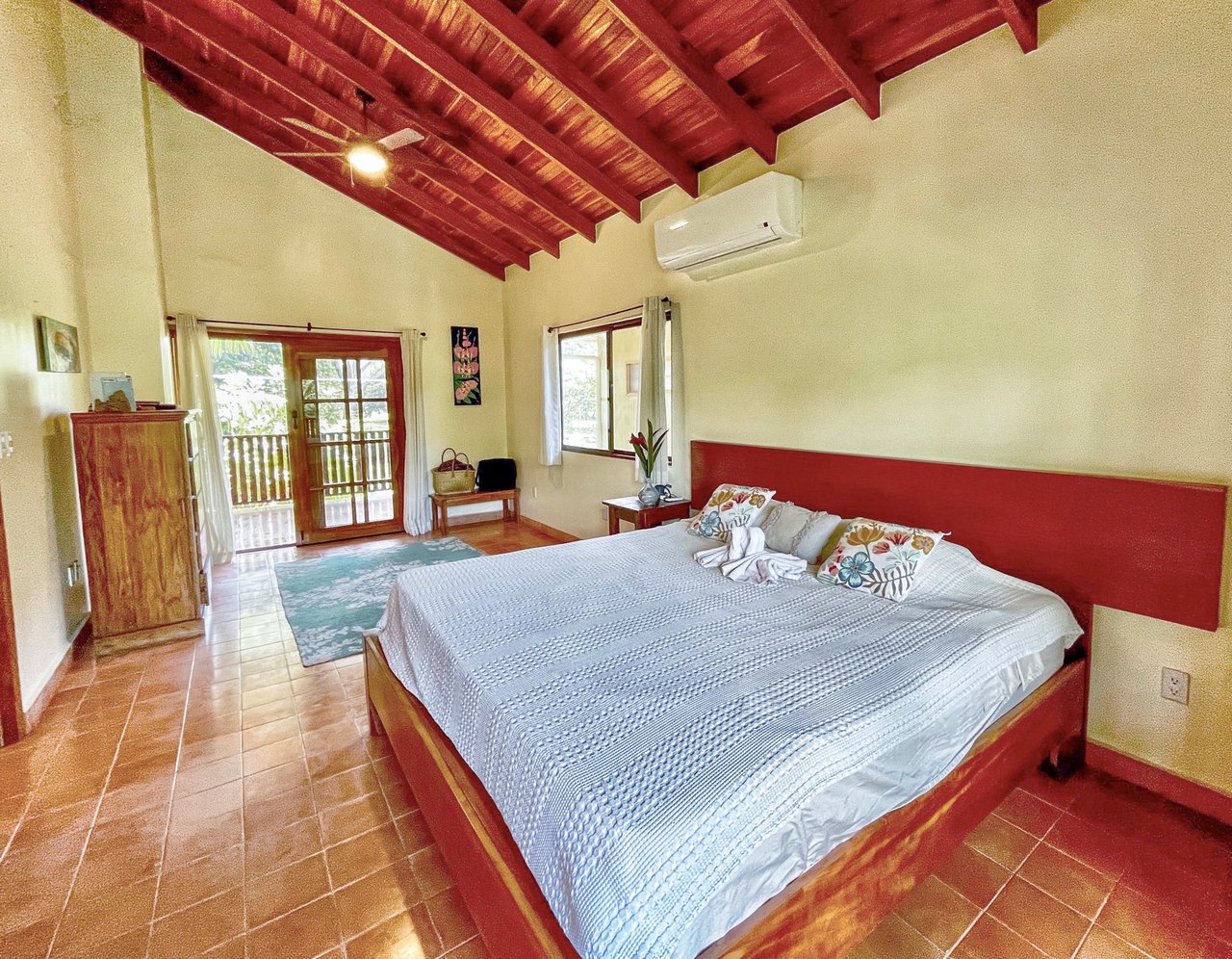 0.04 ACRES – 3 Bedroom Villa Just 2 Minutes Walking Distance To Dominical Beach!!!