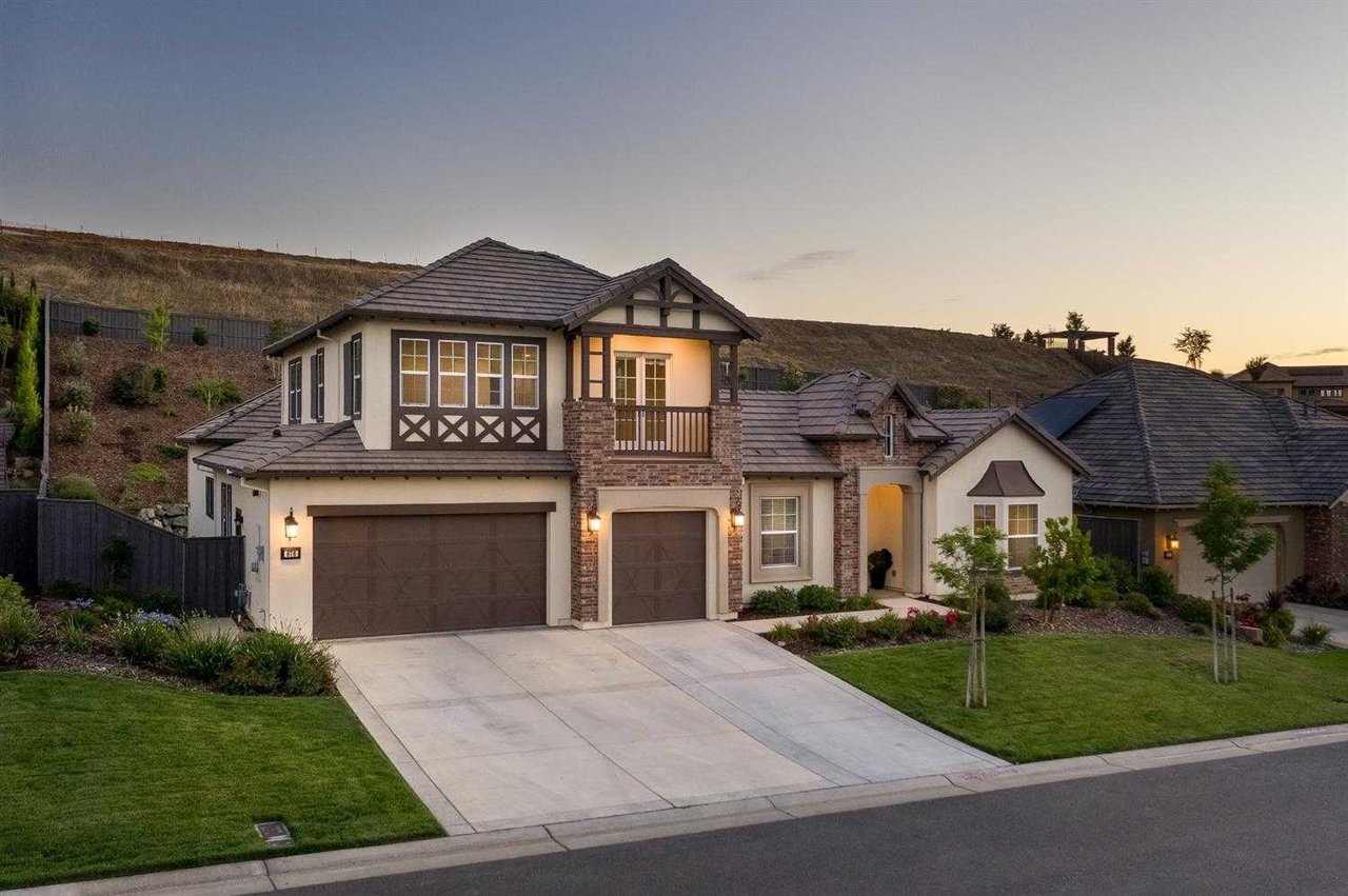 876 Candlewood Dr