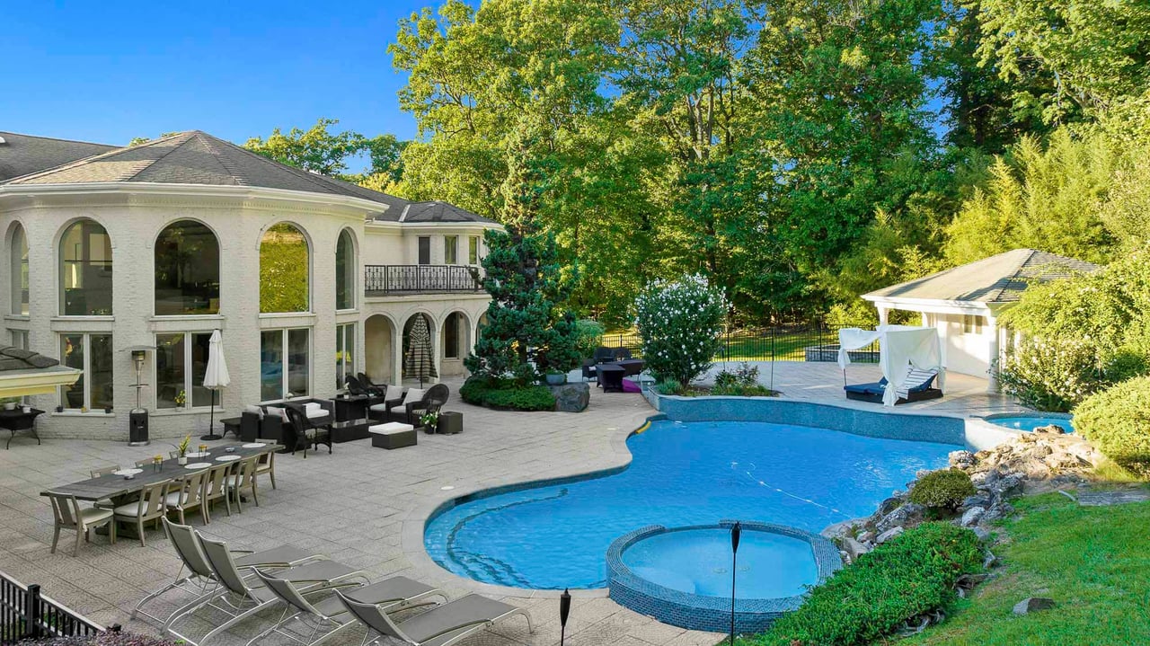 14 E Hill Ct, Cresskill