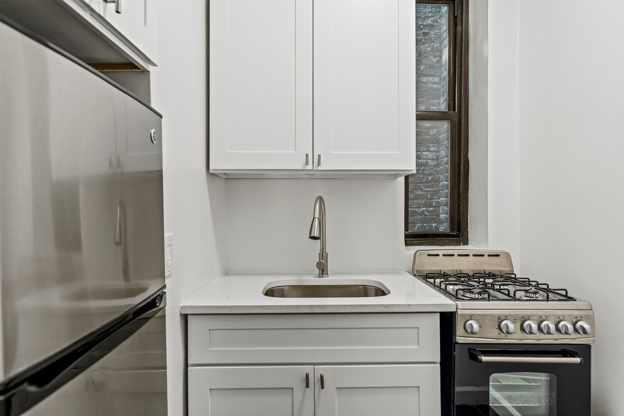 210 East 38th Street, Apt 4B