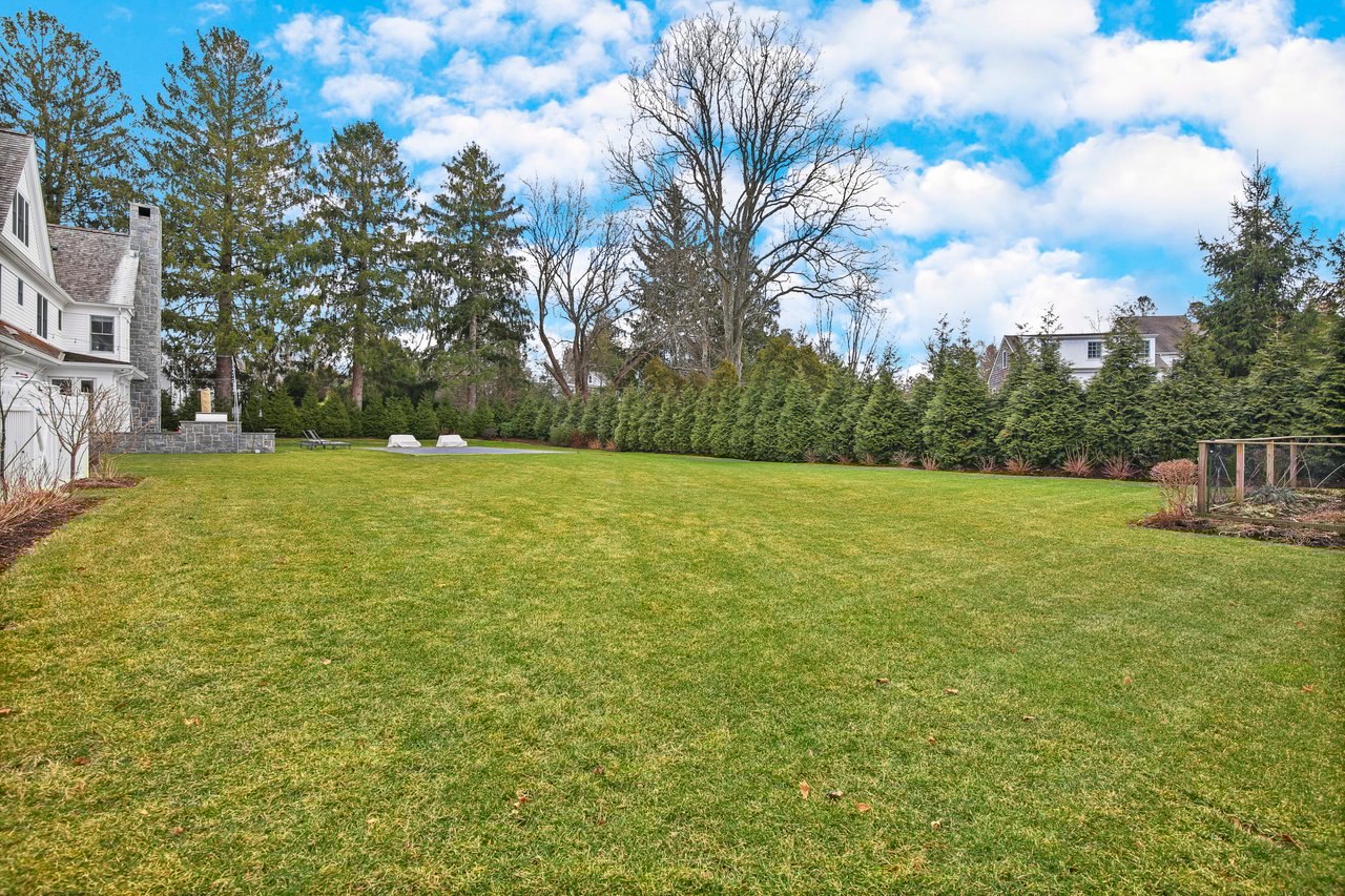 18 Mayflower Parkway