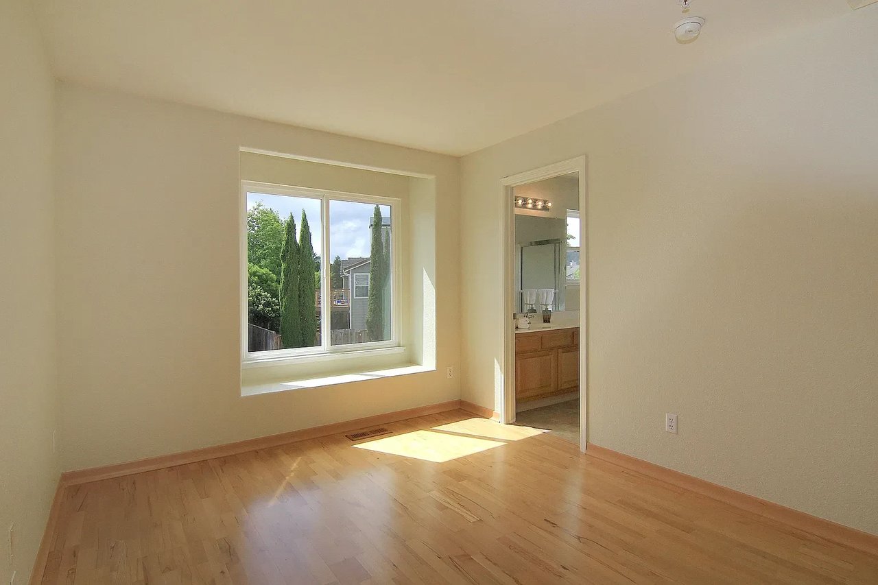 905 Coast Range Dr
