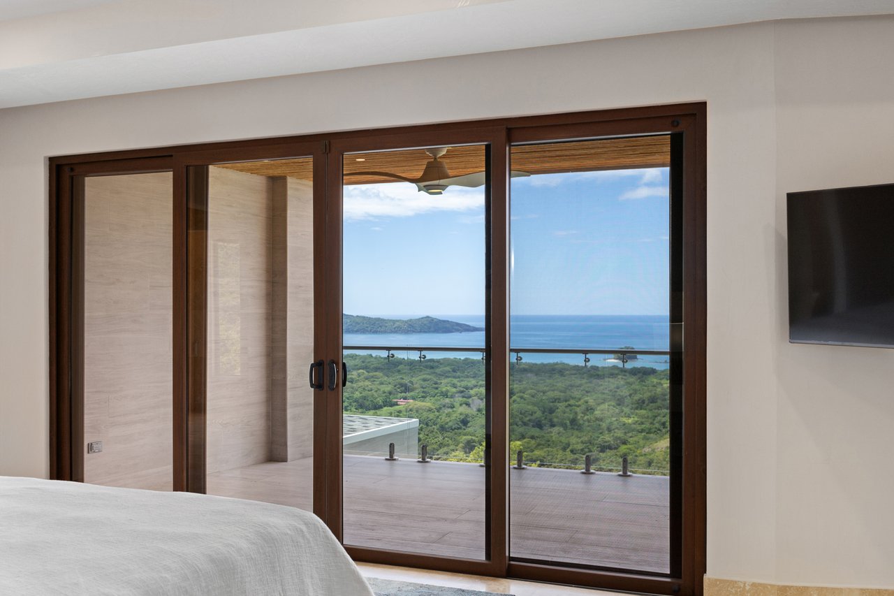 Contemporary Infinity Pool Villa, Flamingo, Guanacaste