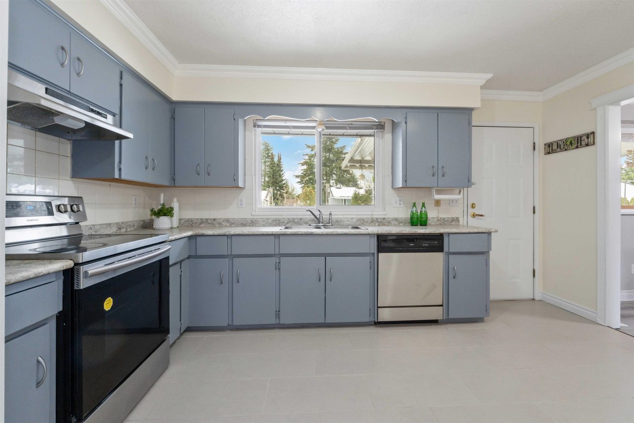 15774 96 Ave