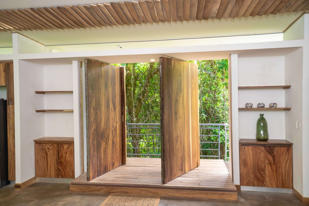 Casa Bromelia Brand-New 4 bed/4bath Modern Tropical Elegance North of Dominical