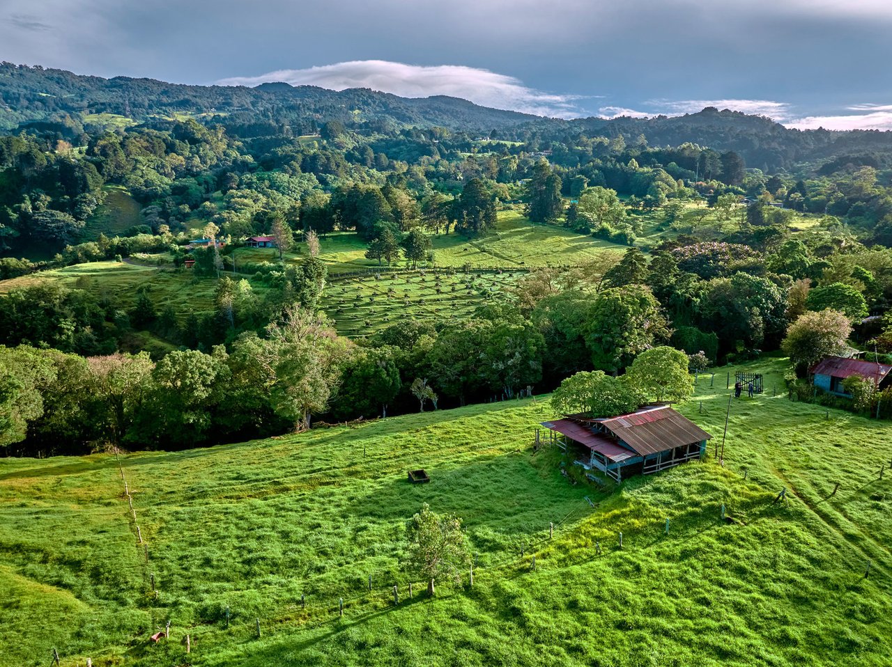 Vast Mountain Farm Acreage, Heredia