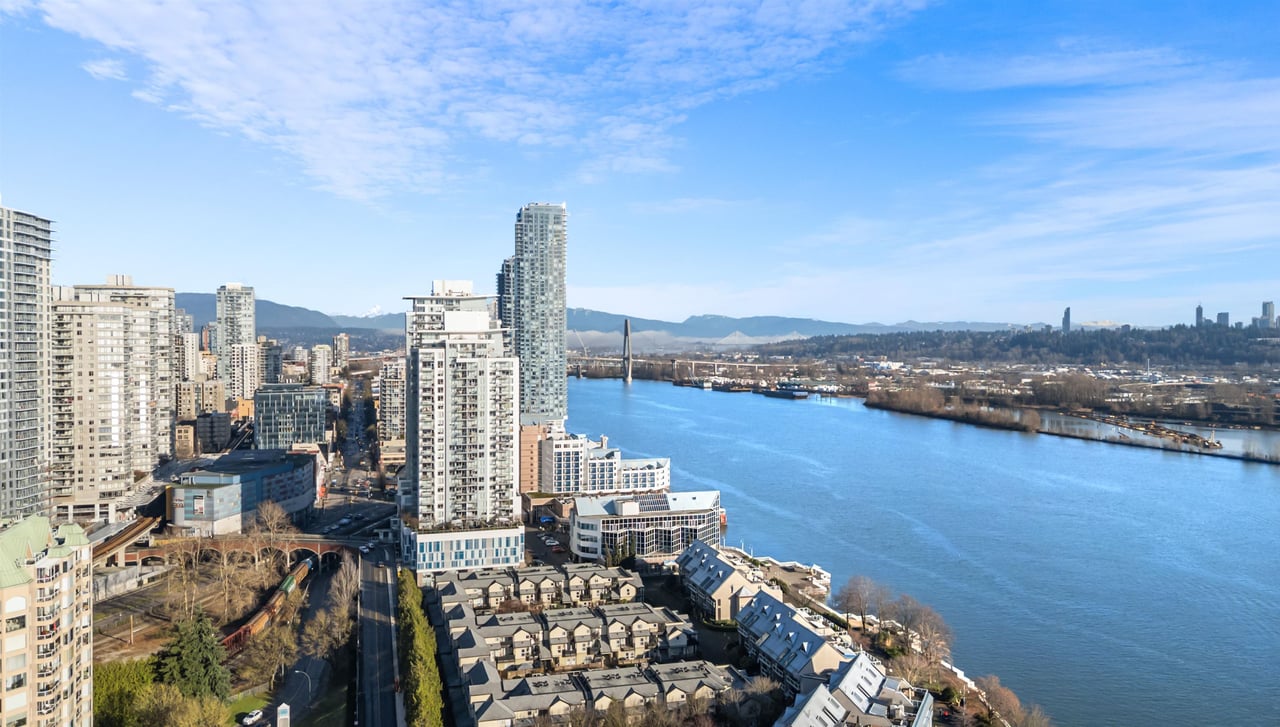 1604-1135 Quayside Dr