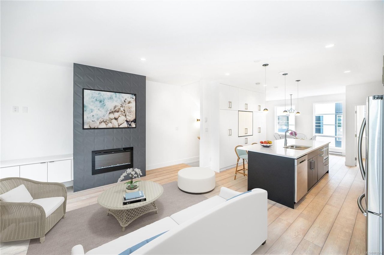 3-1052 Tillicum Rd, Saanich