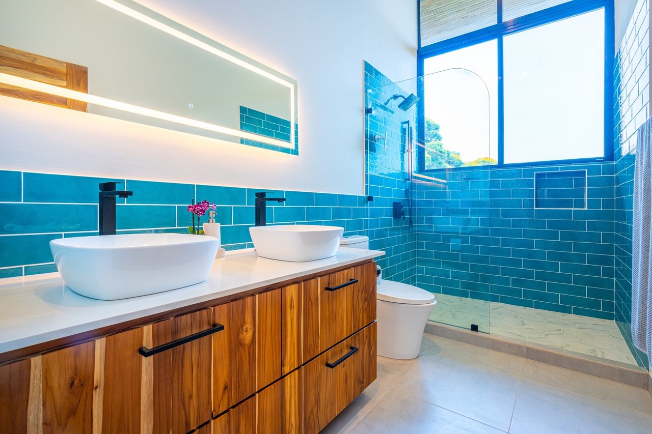 Modern Tropical Infinity Pool Home, Dominical, Puntarenas