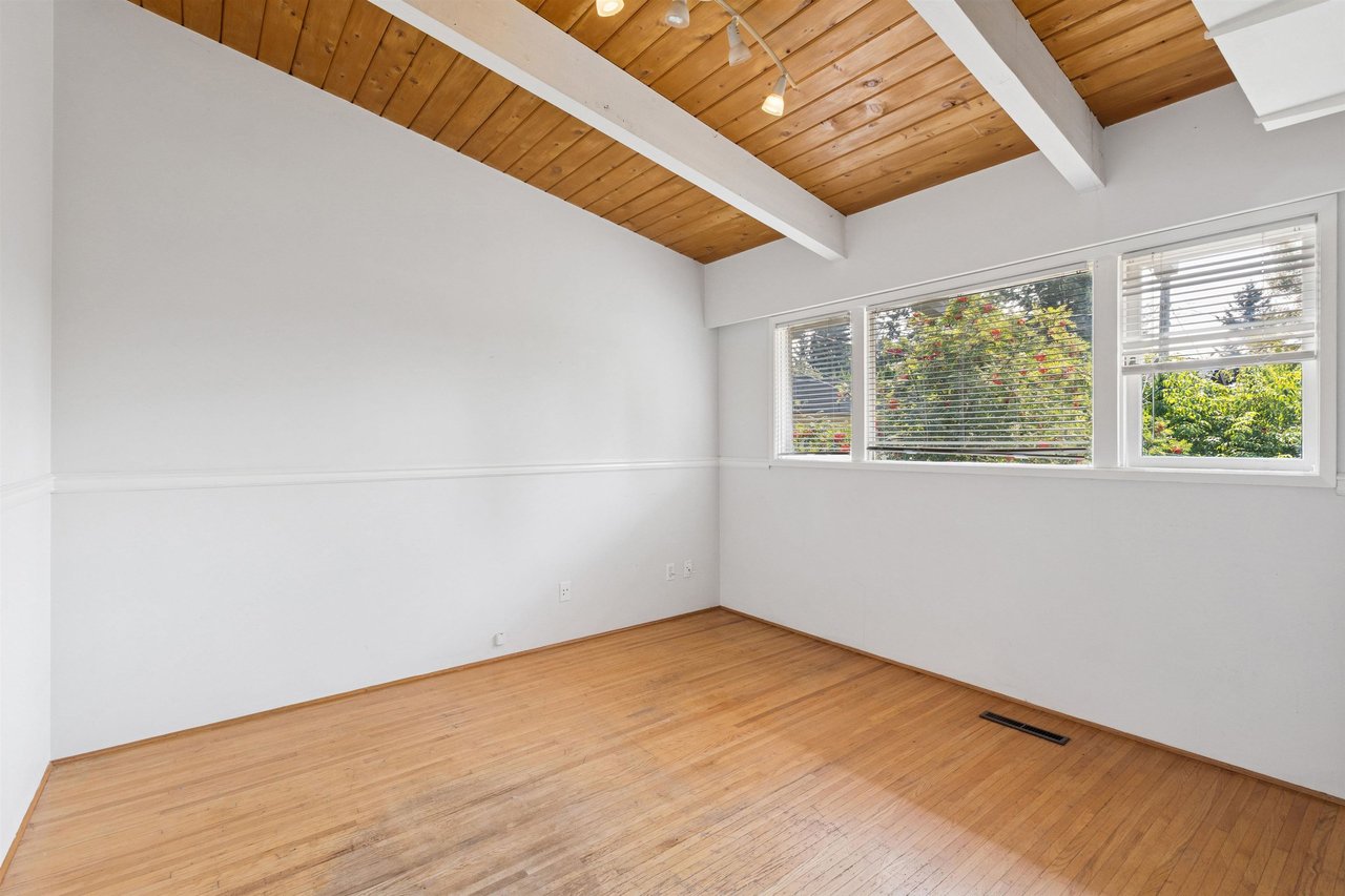 1023 Arlington Cres