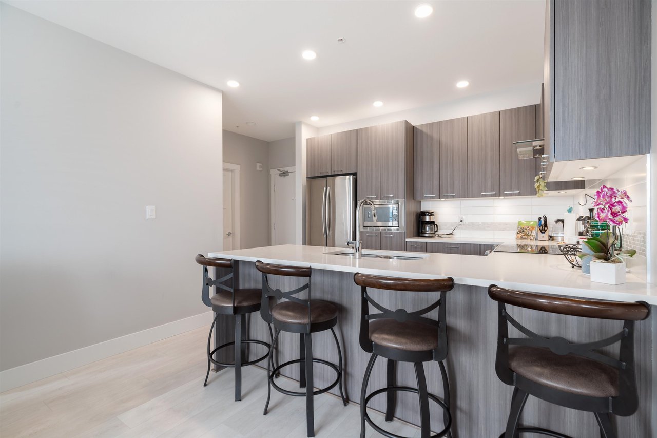 325-4690 Hawk Lane