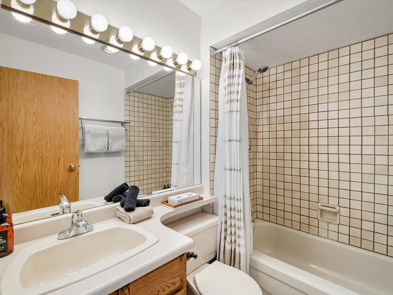 6-2238 Gondola Wy