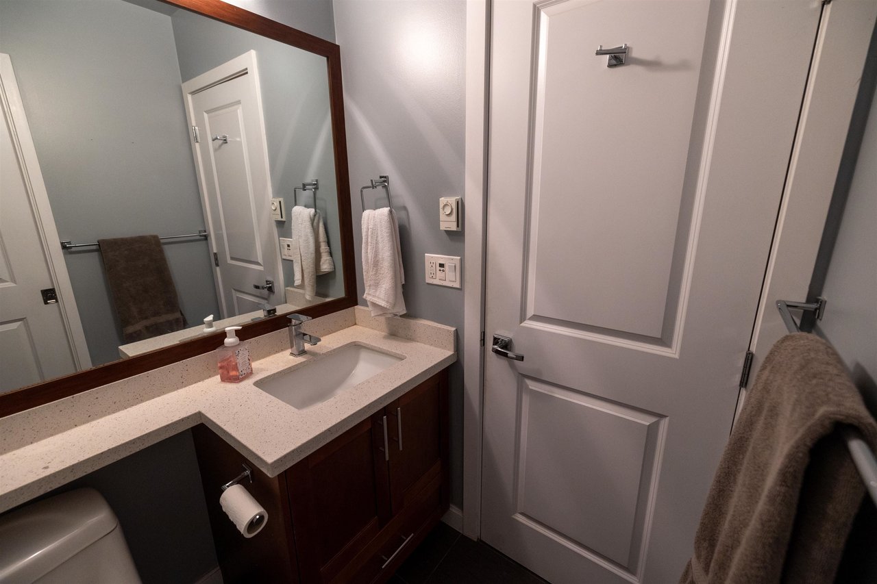 205-5655 Inman Ave