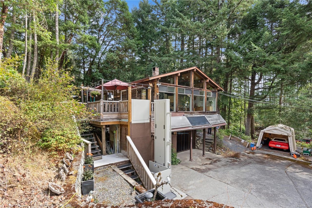 871 Walfred Rd