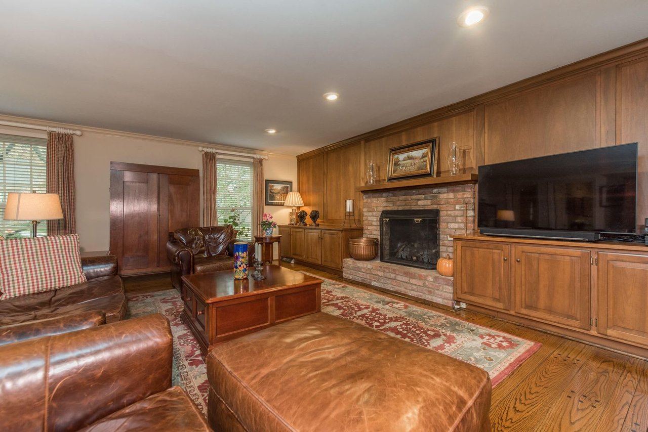 467 Woodlake Way