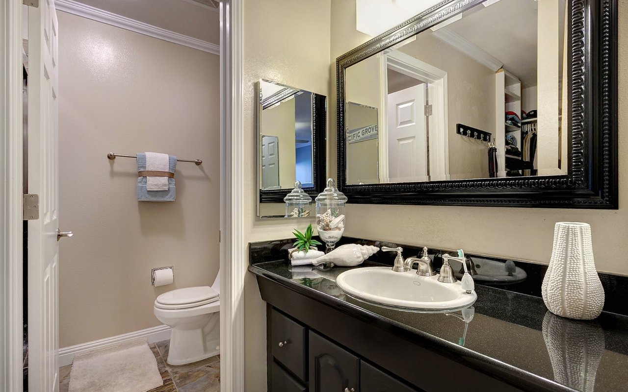 2564 Walnut Blvd, #107