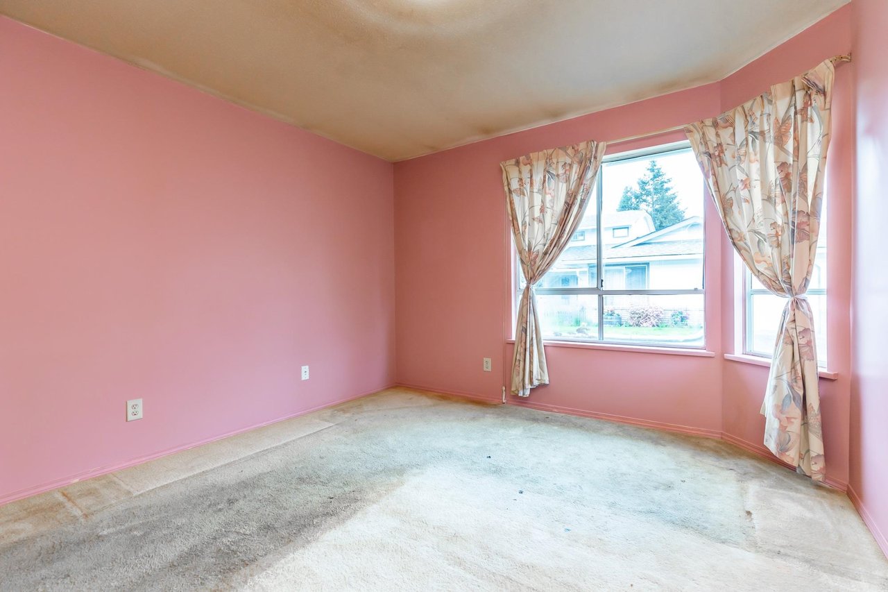 10-32165 7th Ave