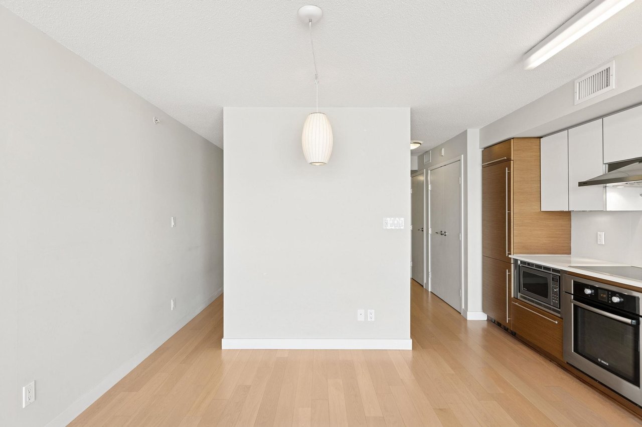 416-1635 W 3rd Ave