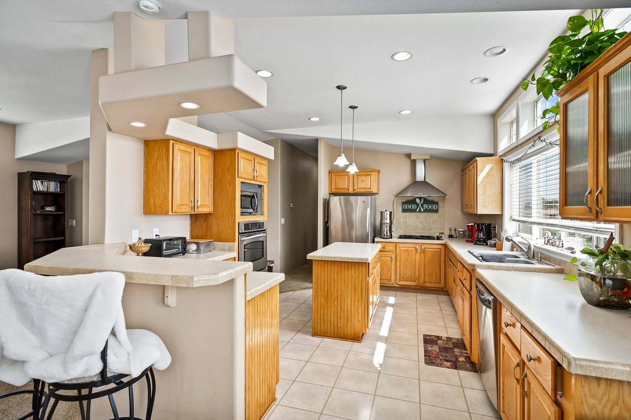 Horse Property with water rights! Incoming Producing Stables