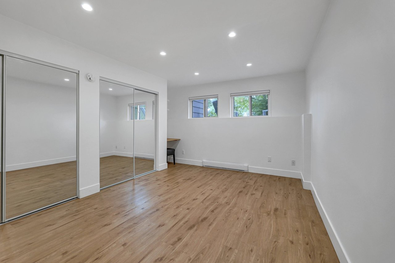 2554 Jura Cres