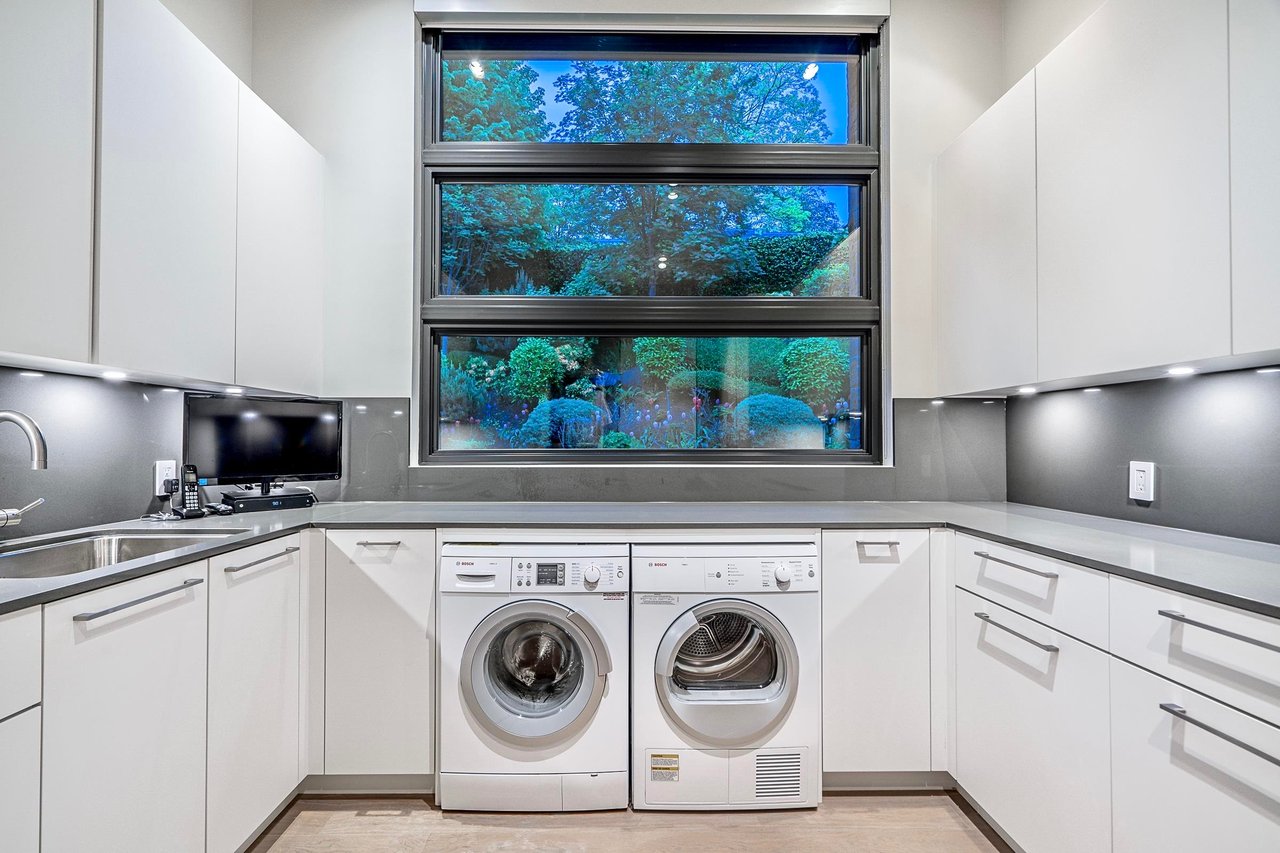 6255 St. Georges Cres