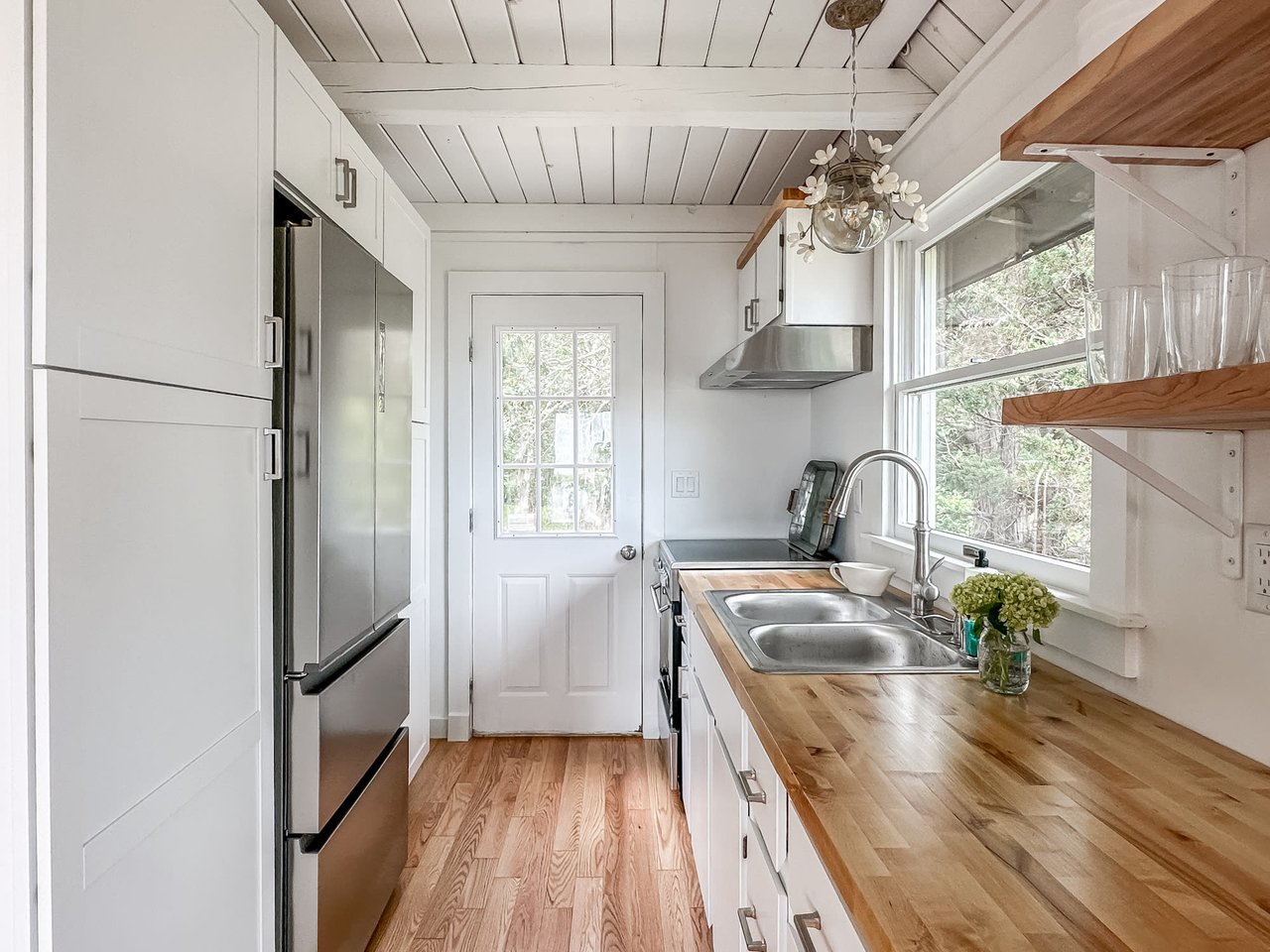 Luxurious East Chop Cottage