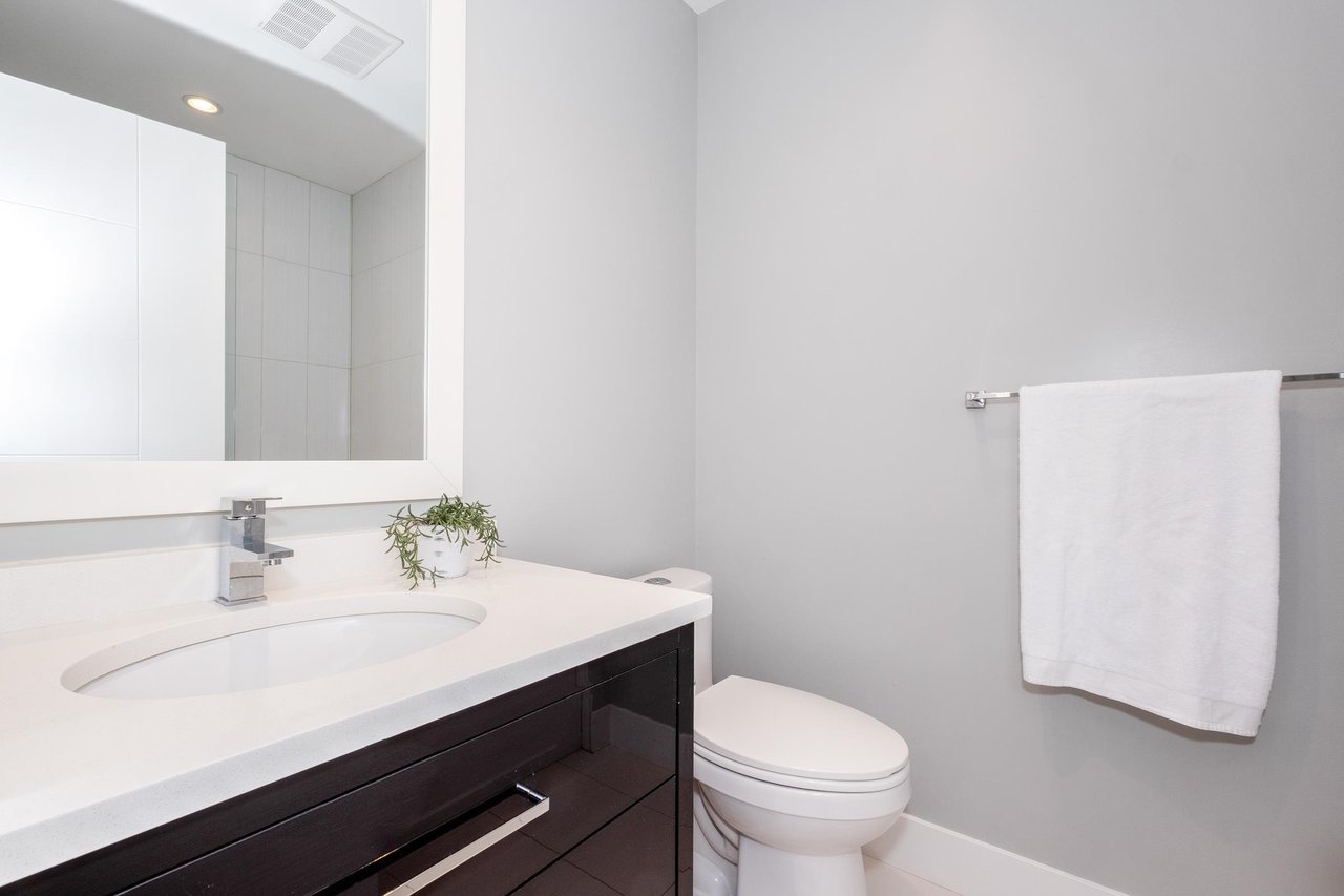 233 W 19th St