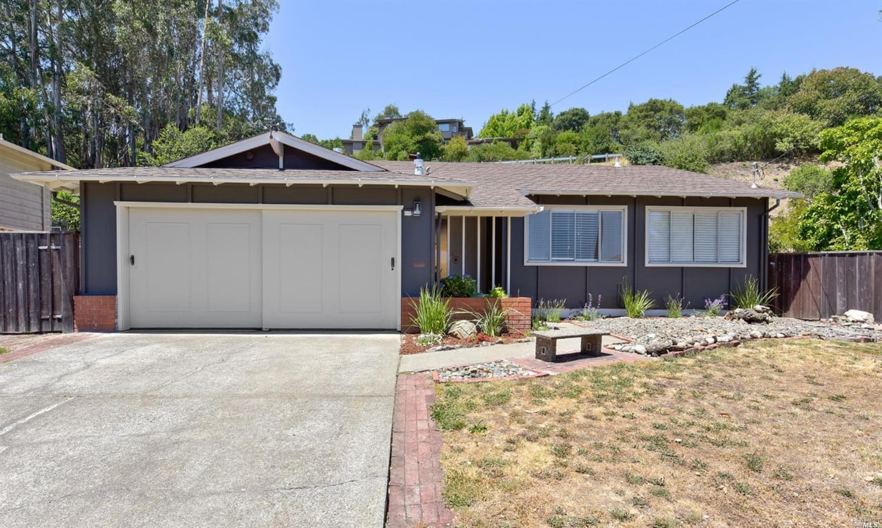 5 Azalea Dr