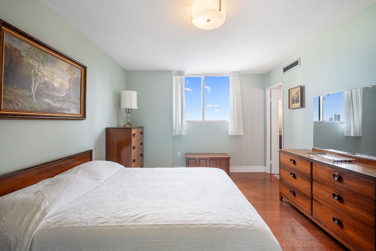 820 Burnhamthorpe Road #702