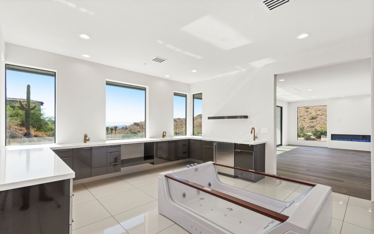 7043 N Longlook Road, Paradise Valley, AZ