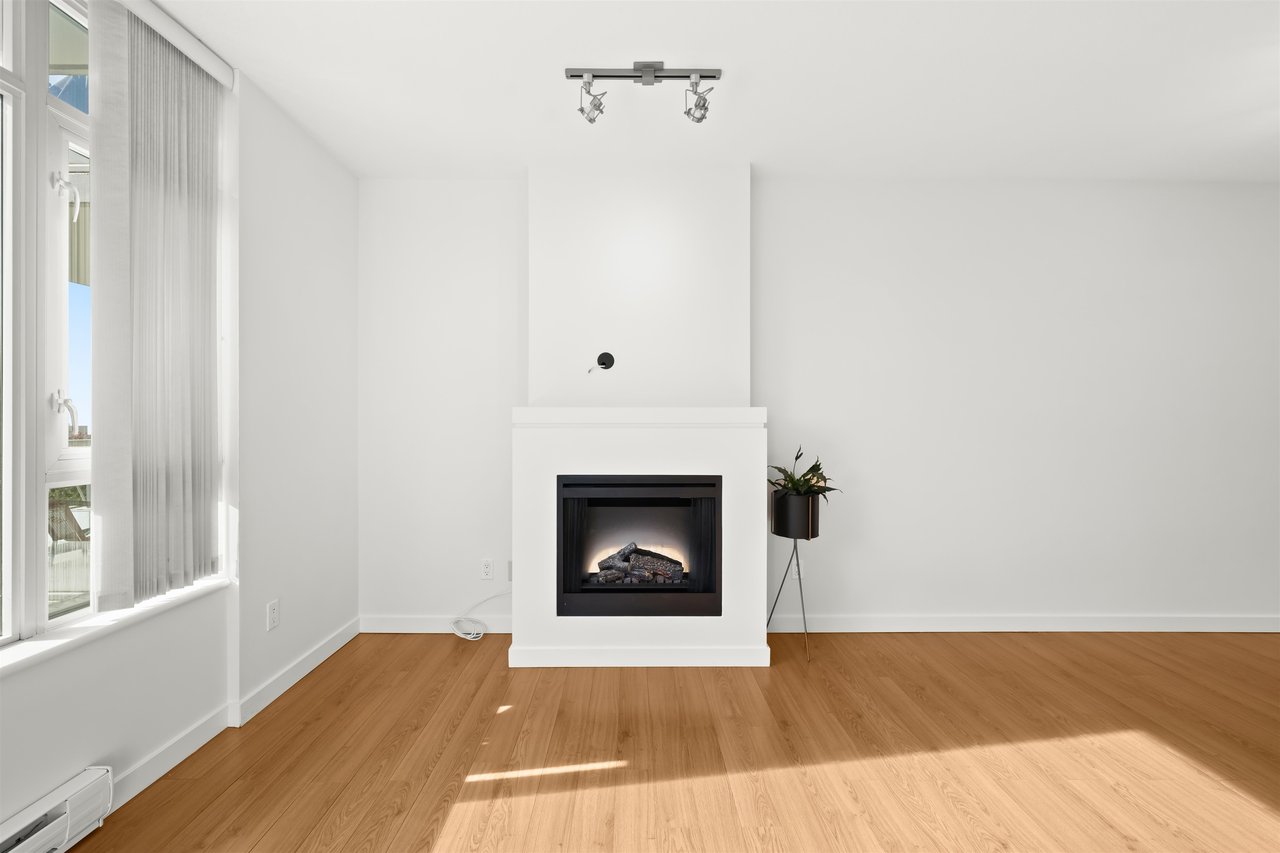 612-9266 University Cres