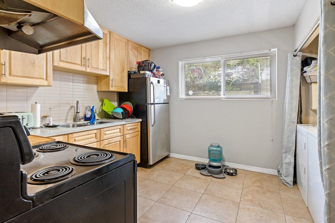 1954 Highview Pl