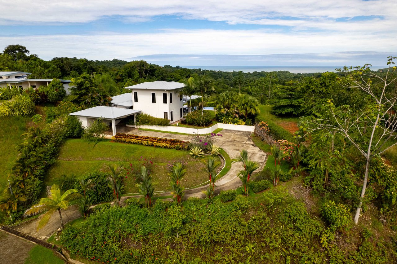 ELEGANT LUXURY HOME PLUS EXTRA LOT WITH OCEAN AND MOUNTAIN VIEWS