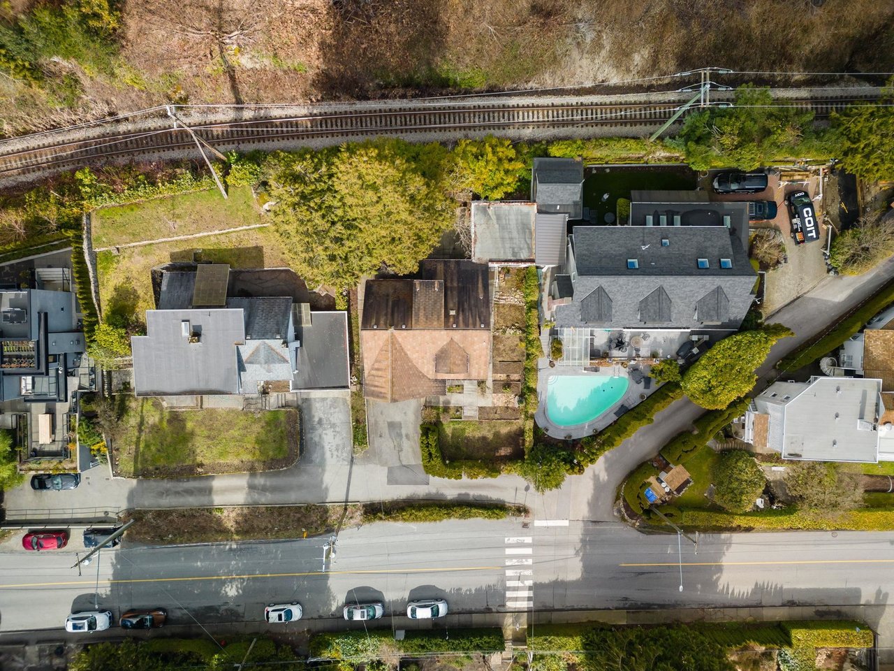 3379 Marine Dr