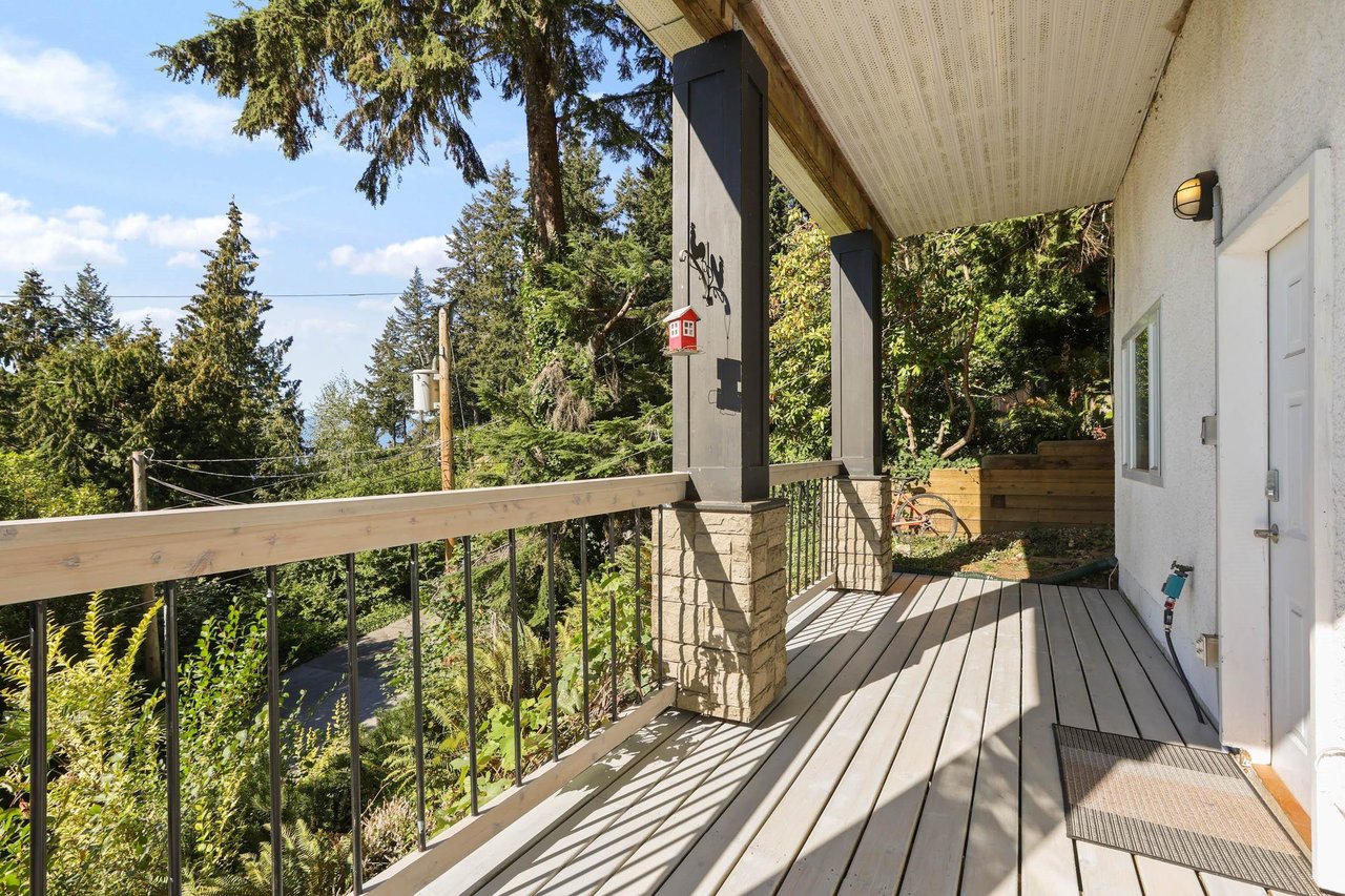 325 Bayview Pl
